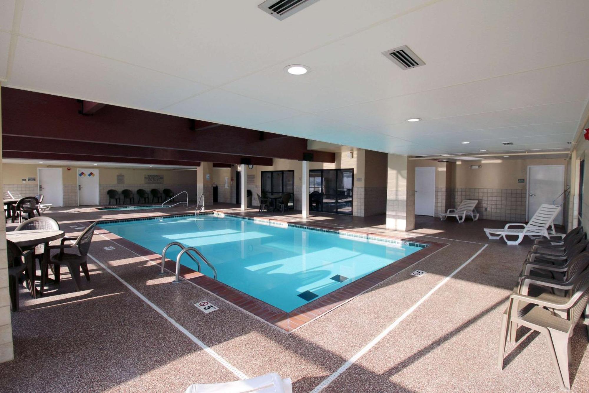 Country Inn & Suites By Radisson, Council Bluffs, Ia Extérieur photo